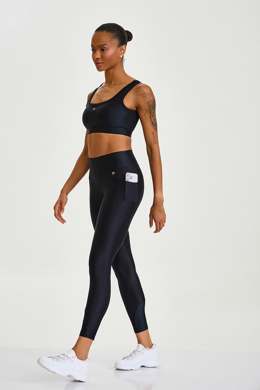 CALZA  ATLETIKA GLOW CON BOLSILLO 22051